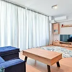 Cozy Apartment Located On Piraeus Port Area-