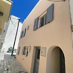Modern & Comfortable House In The City Center
