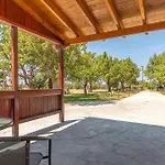 Fragkos Doukas Rooms
