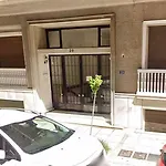 Petite Retreat In Kolonaki, Athens /Netflix
