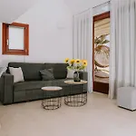 Sun Stories Suites