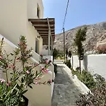 Sail Inn Studios & Apartments