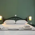 Athenian Vintage Style 2 Bdr Apartment