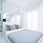 Cozy Two-Bedroom Apartment In Athens