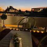 Γήινη Πολυτέλεια Και Ηρεμία Στο Κέντρο Των Β Προαστίων
