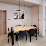 Casa Dell' Est