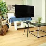 Renovated Apartment With Roof Garden Access, 15 M Walk To Acropolis