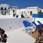 Octopus Suites Parikia