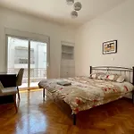 4-Bedroom Family Apartment In The Center Of Athens