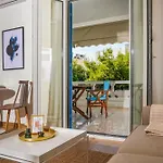 Breeze One Bedroom Apartment By Blupine