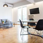 Toni'S Bright And Green Home In City Centre