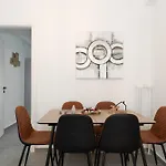 Contemporary Chic Apartment In The Heart Of Athens