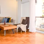 Spacious Modern Apartment In Pagkrati