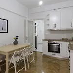 Phaedrus Living: City Center Koukaki Flat