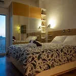 Modern Bright Cozy Top-Floor Apartment & Terrace.