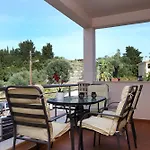 Cozy Family Home In Katouna
