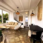 Papikinou Bay Suites