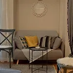 Myron,Athens - Cozy & King-Size Bed