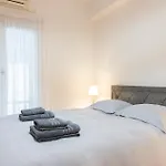 Spacious Luxury Apt In Athens City Center Tan