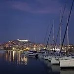 Karnayo Bay Apartment