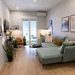 Cosy Contemporary Luxury Urban Retreat In Athens