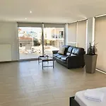 Bright Top Floor Studio-Apartment In Kalamaki