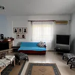 Anna'S House