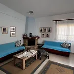Anna'S House