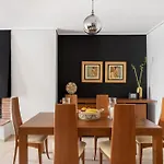Fresh Detailed Stylish Apartment At Acropolis