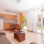 Cozy Apartment In City'S Suburbs 2
