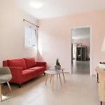 Local Hostel & Suites
