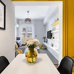 Bright, Modern Retreat Near Acropolis In Koukaki