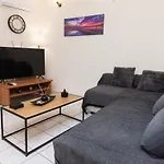 Delightful Modern 1 Bedroom Apartment In Kallithea
