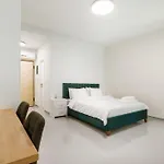 Snug Studio Apartment With Pvt Garden Access III