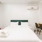 Snug Studio Apartment With Shared Garden V