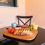 Niotis House - Elegance & Comfort In The City