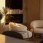 Victoria Luxury Suite - Private Jacuzzi & Terrace