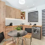 Urban Chic Apartment In The Heart Of Athens