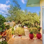 Summer Rose Garden Getaway - A Step To The Beach