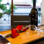 Filiatra Downtown Cozy Retreat - Homely Vibes