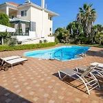 Villa Ino