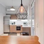 Modern 2-Bedroom Apt, 200M From The Acropolis