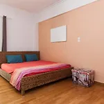 Modern 2 Bd Kipseli Hideaway Patio Apt