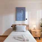 Comfort Oasis: Work-Friendly Space W/Fiber Net