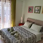 Svitlana Home , Metro Dafni