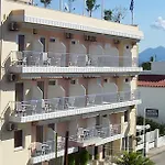 Saronis Hotel