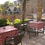 Topakas House