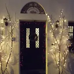 Vera'S Traditional House