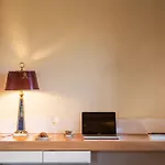 Moni Emvasis Luxury Suites