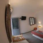 Perissa Centrale Rooms